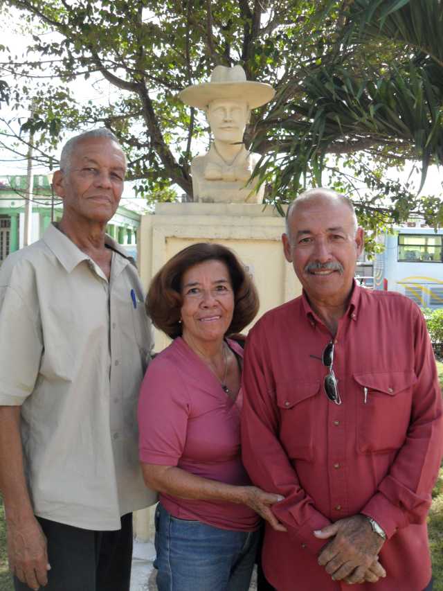 Miembros de la SCJM de la Isla de la Juventud en el Evento de Jaguey Grande, detrás el patriota José Lázaro Martín Marrero y Rodríguez