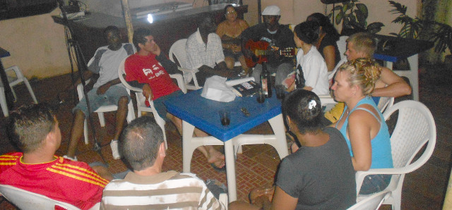 Llegan a Pedro Betancourt y celebran el cumpleaños de Lili, la integrante femenina de la Ruta. Llegan a Pedro Betancourt y celebran el cumpleaños de Lili, la integrante femenina de la Ruta.