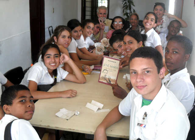 Momentos en que los estudiantes armaban el juego