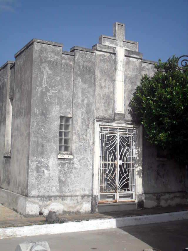 Mausoleo de la familia Zayas-Bazán
