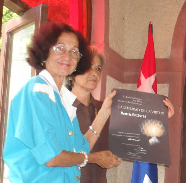 Beatriz Sardá con la distinción 'Utilidad de la Virtud'